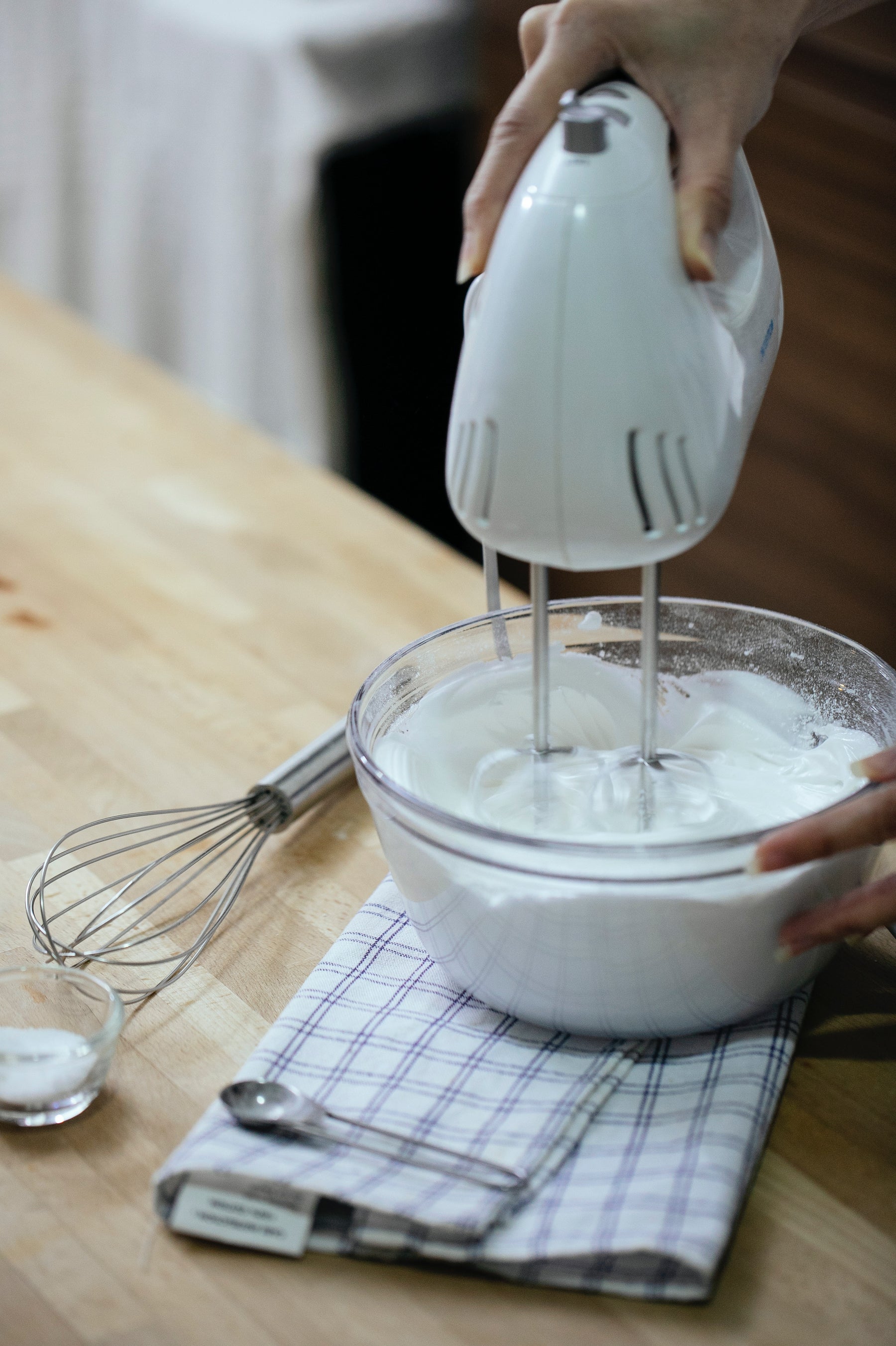 Mixing It Up: A Basic Guide to Stand and Hand Mixers