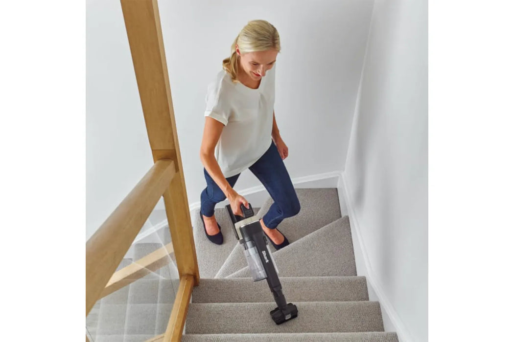 Shark Stratos Anti Hair Wrap Plus Pet Pro Cordless Vacuum | IZ400UKT