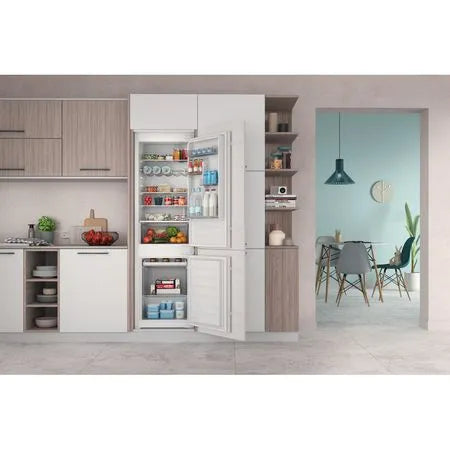 Indesit Push&Go 70/30 273L Integrated Fridge Freezer | INC18D011B1