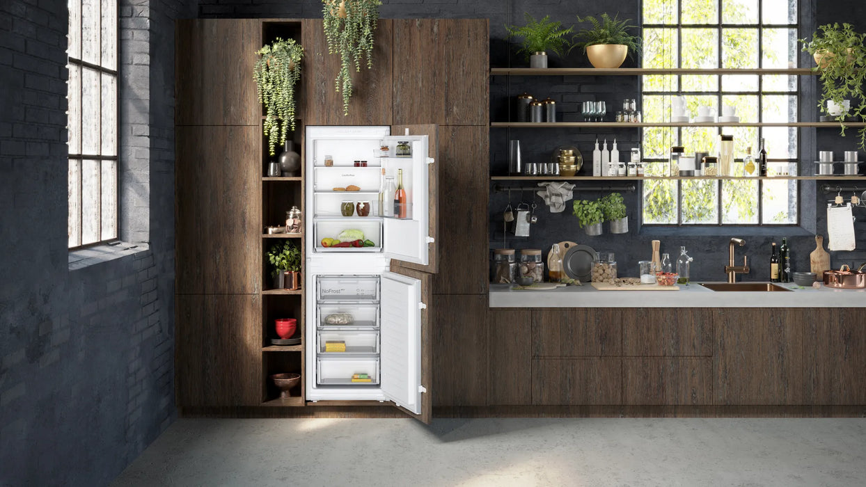 Neff N 30, built-in fridge-freezer with freezer at bottom, 177.2 x 54.1 cm, sliding hinge | BSH KI7851SE0G