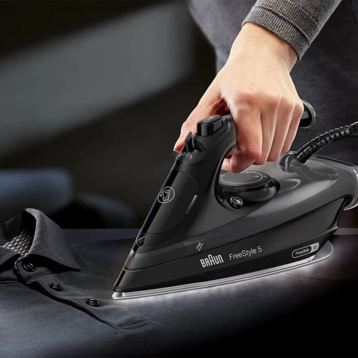 Braun TexStyle 5 Steam Iron with FreeGlide 3D SuperCeramic Soleplate, 300ml Tank and Anti-Drip - Black | SI5008BK