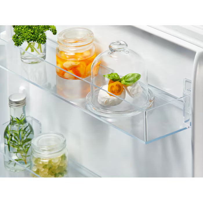 Electrolux 700 GreenZone 177cm Integrated Frost Free Fridge Freezer 257L with TwinTech No Frost | LNA7NE18S