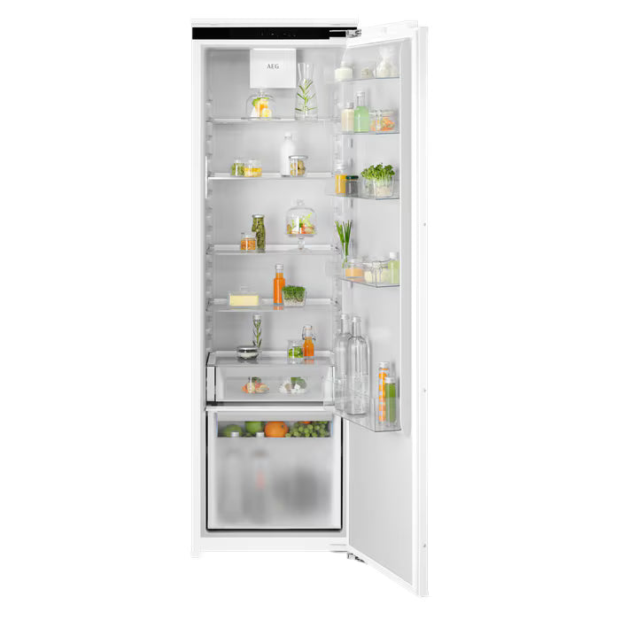 Electrolux 700 Series 177cm Integrated Larder Fridge 310L with AI CoolAssist and DynamicAir | KRA7DE18C