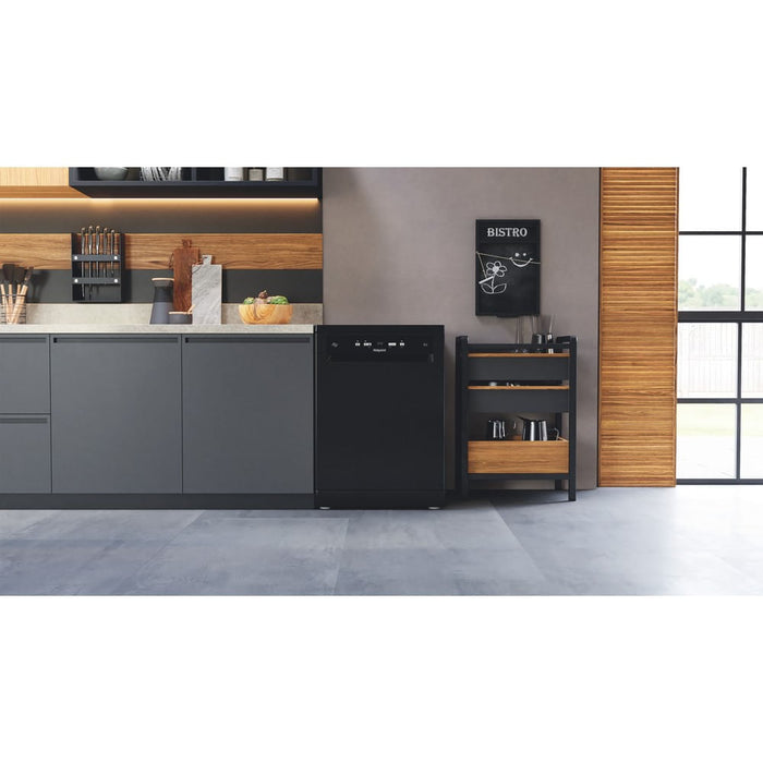 Hotpoint 60cm Freestanding Full Size Dishwasher with Rapid Wash, 14 Place Settings - Black | HP2FFC14BN6BUK