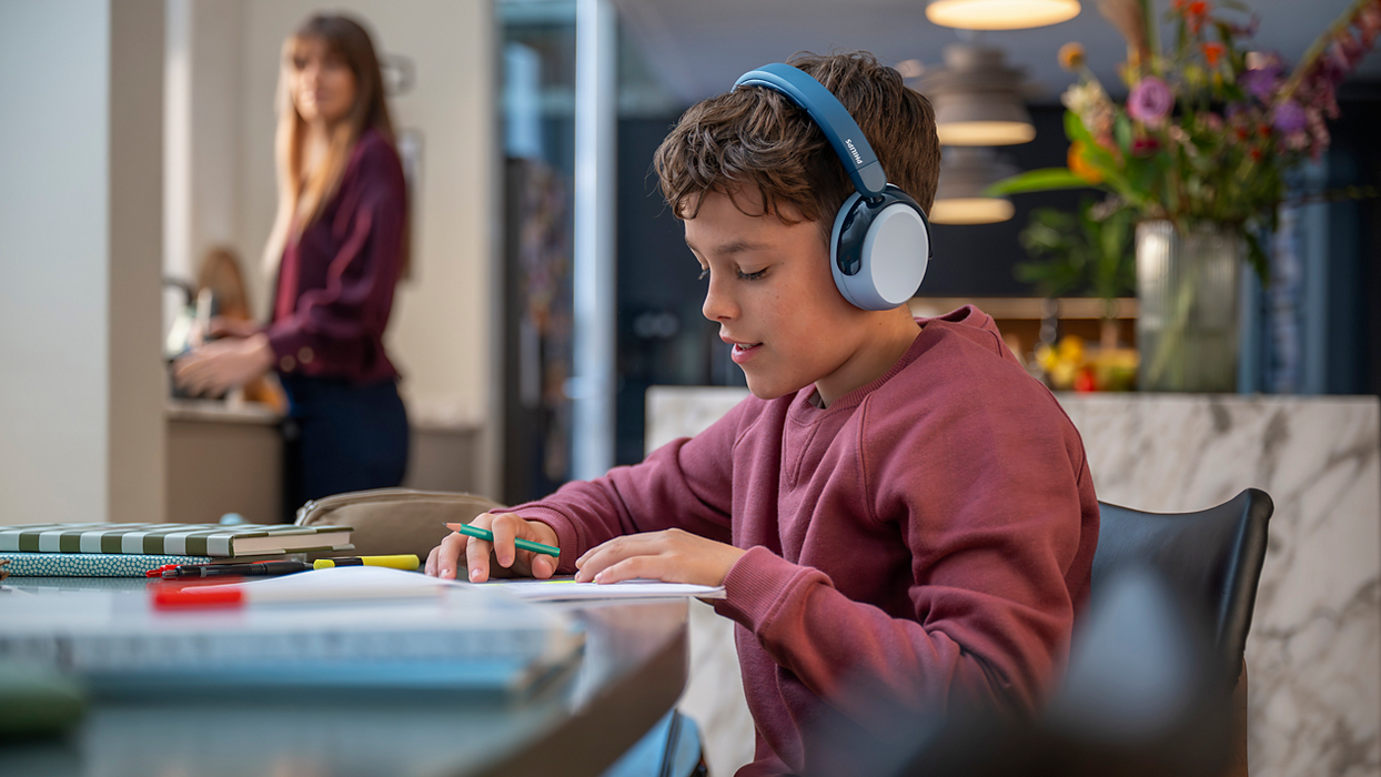 Philips 5000 Series Kids Wireless ANC Over-Ear Headphones - Real Teal | TAK5500RT/00